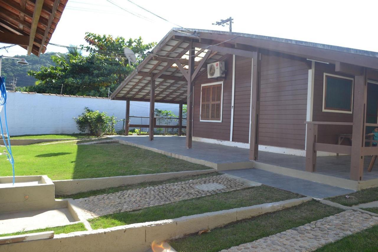 0006.06 -Maranduba - Chale -2 Dorm - 8 Pess - 3 Quadras Do Mar - Piscina Coletiva - Wifi Churrasqueira,Ar Condicionado Ubatuba Exterior foto